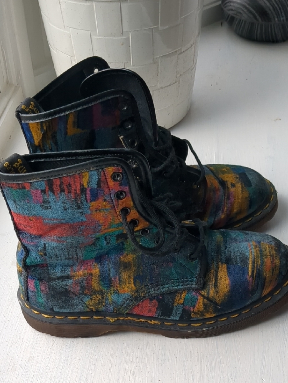 Rare Dr. Martens Women's Multicolor Velvet 8 Hole Boots Size 7 - Picture 3 of 7